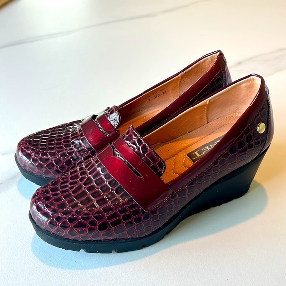 Burgundy Wine Red Loafers Patent Leather Comfortable Wedge Loafers Work Manet - Picture 1 of 9